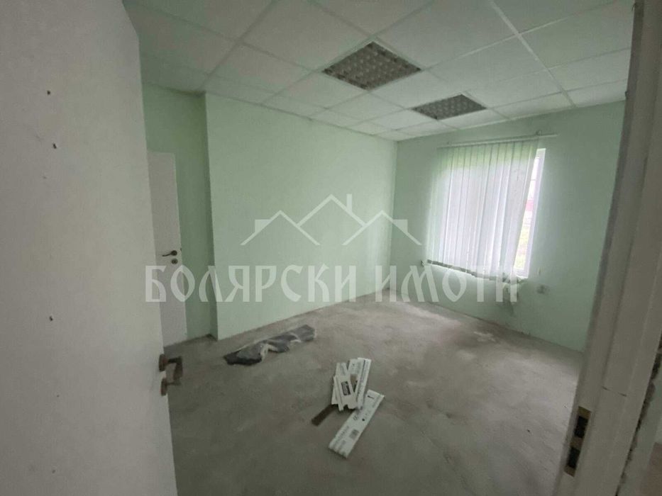 Търговска сграда в село Самоводене