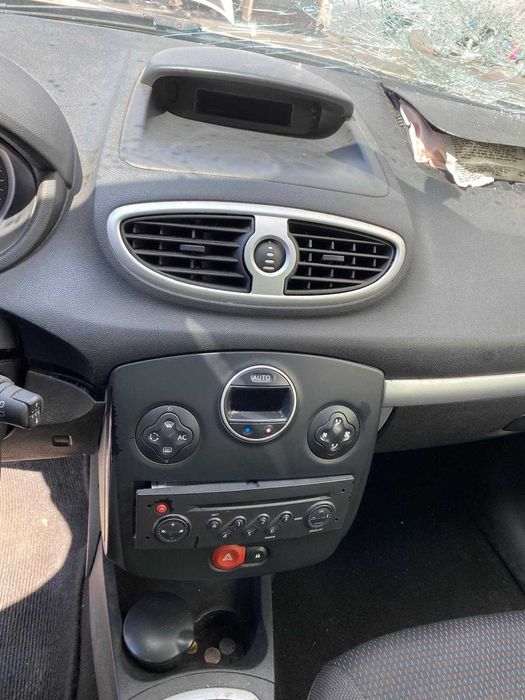 dezmembrez renault clio 3, 1.2i/usa fata clio/hayon/coloana volan clio