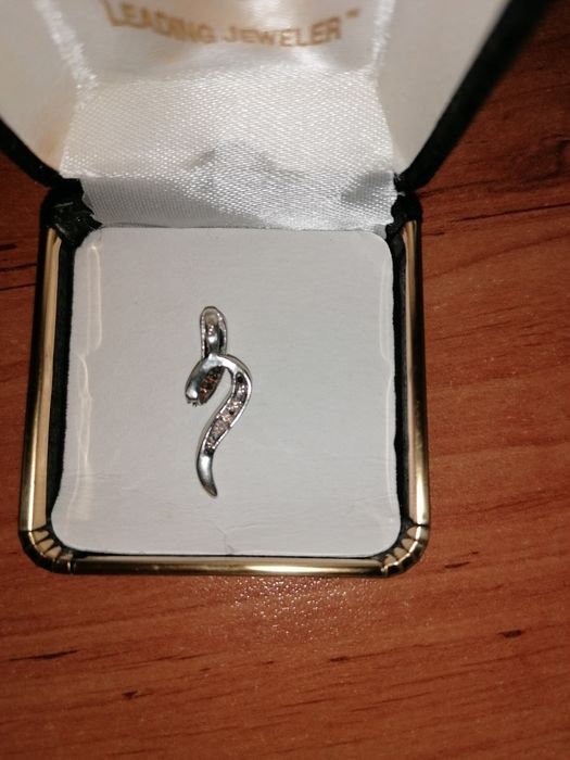 Сребърни колиета с висулки