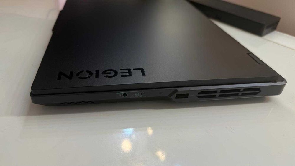 Lenovo Legion Pro 5 RTX 4070 140W Ryzen 7 7745HX 32GB RAM 1TB