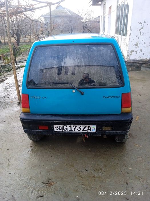 Tiko. Yili 99. Propangazda. Ruxsati yoʻq benzin yozilgan. Lekin benzin