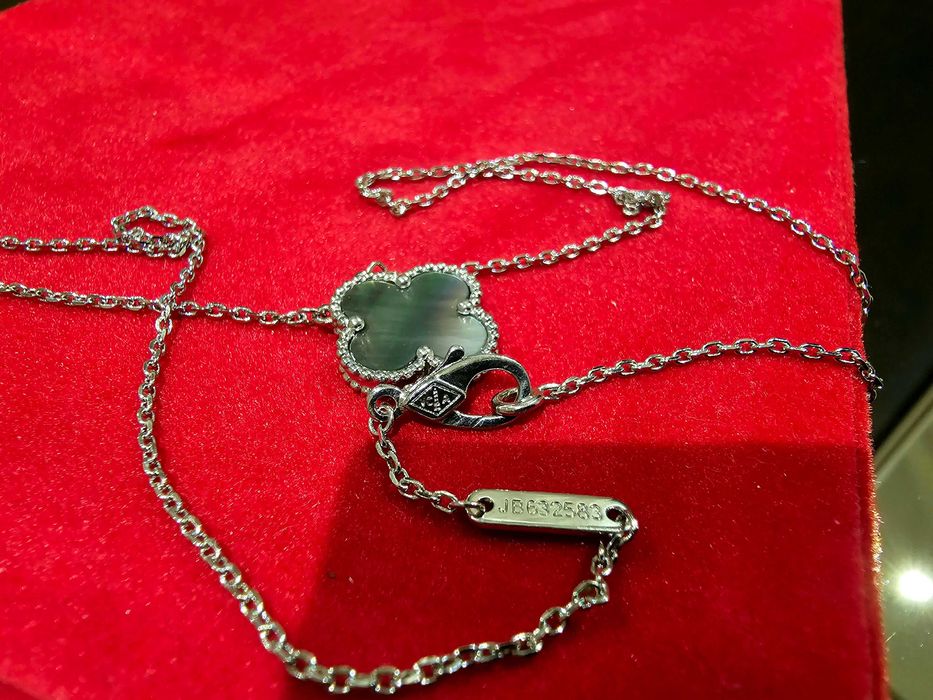 Van Cleef & Arpels VCA Silver Grey Mother Alhambra Clover Дамско Колие