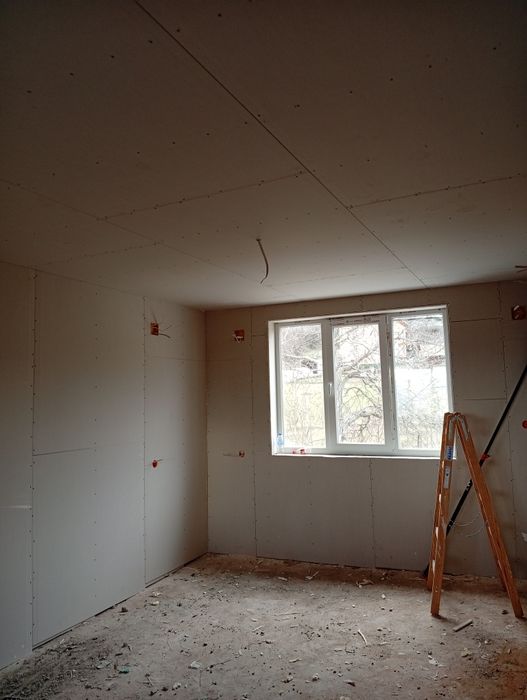 Качествени вътрешни ремонти

Двама опитни майстори