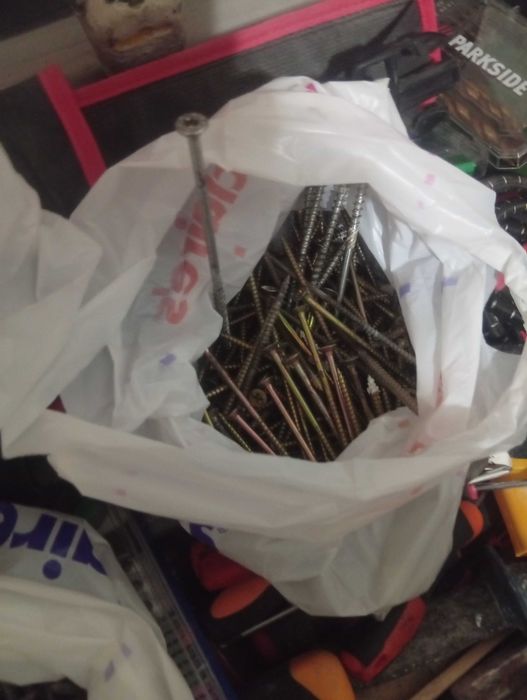 Geamantan surpriza cu scule mici