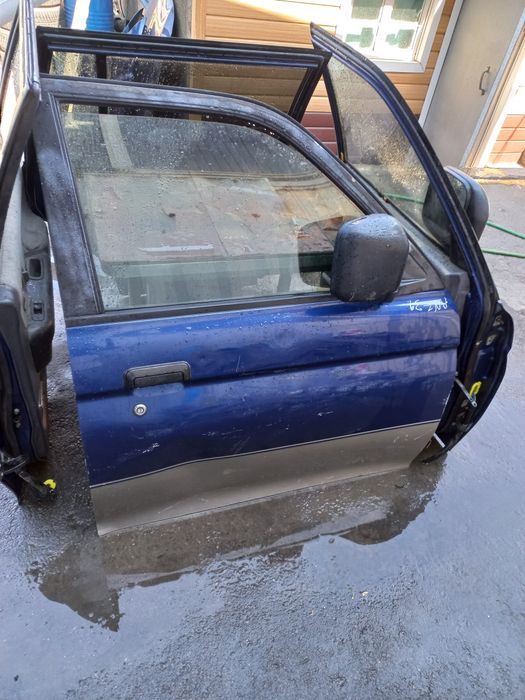 Продам двери на митсубиши челенжер Mitsubishi