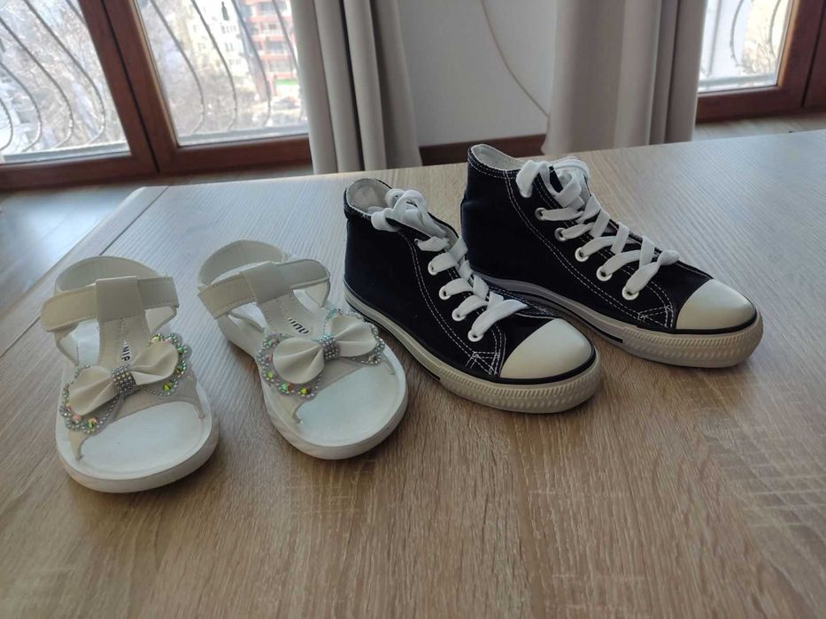 Лотове от дрешки и лотове от обувки