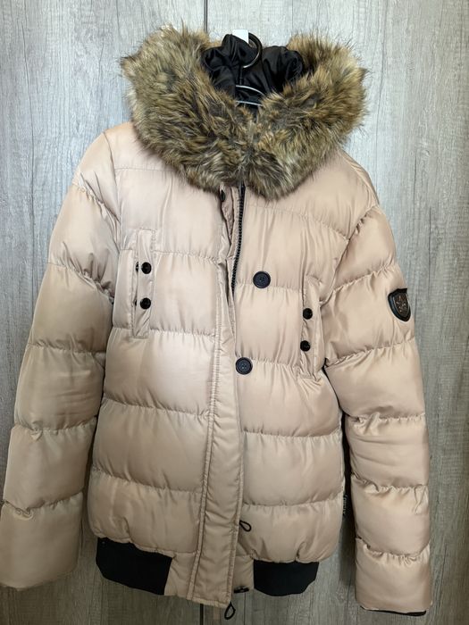 Зимно бежаво яке с пух на качулката