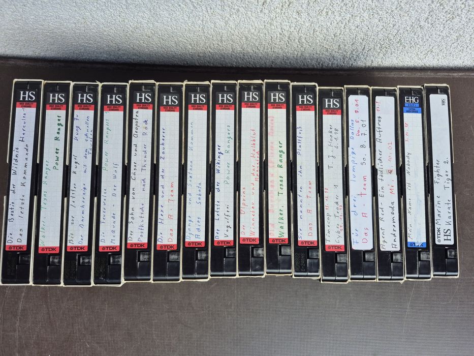 Vând 19 casete video VHS originale TDK  colectie filme  diferite de 180-240 minute