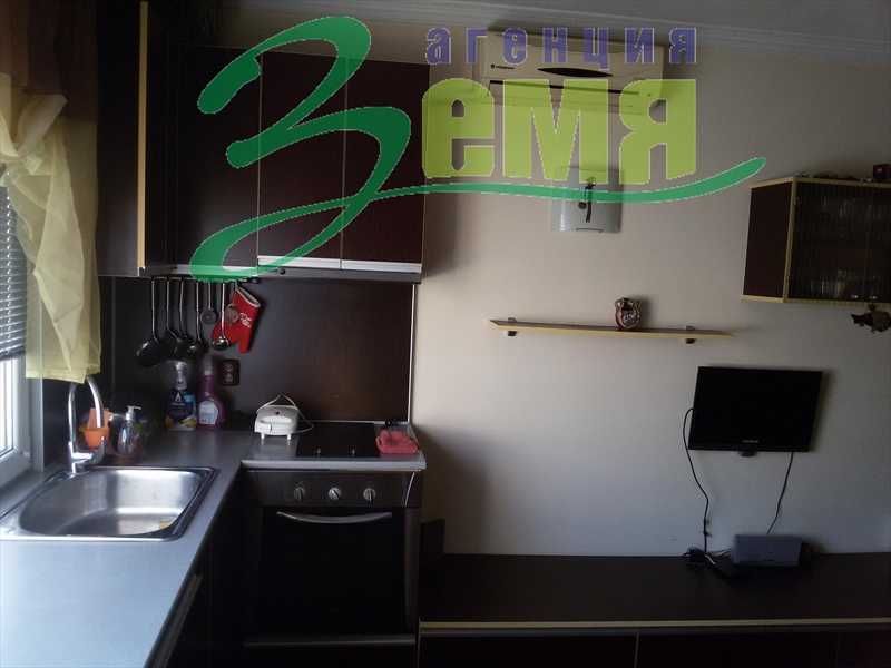 Дава се под наем Тристаен апартамент в Стара Загора, Железник - център - 67 кв.м за 306 € - Снимка #1