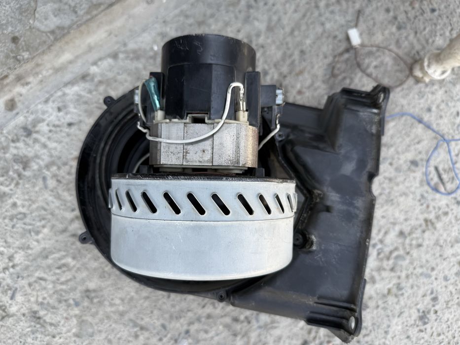 * Karcher Puzzi 100 оригинал Италия с большим 2 крыльчаточным мотором!