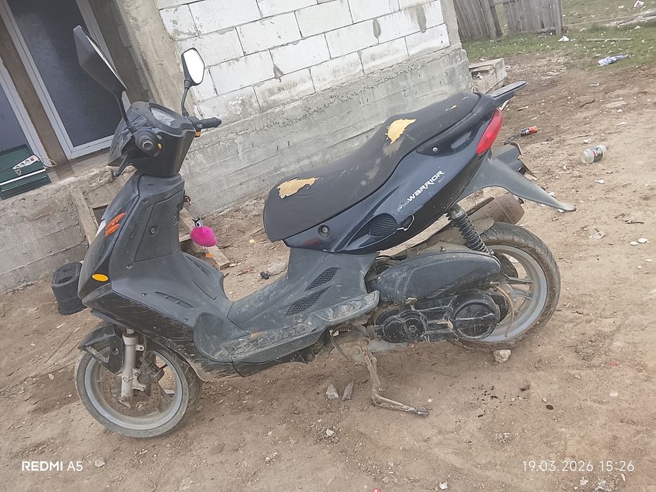 vând scuter malaguti F18