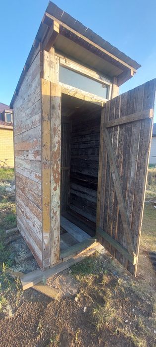 Туалет деревянный