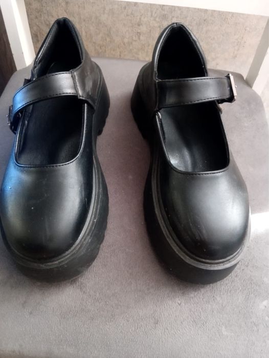 Продам черные туфли
