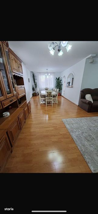 Apartament la casa + 200 mp teren, zona centrala