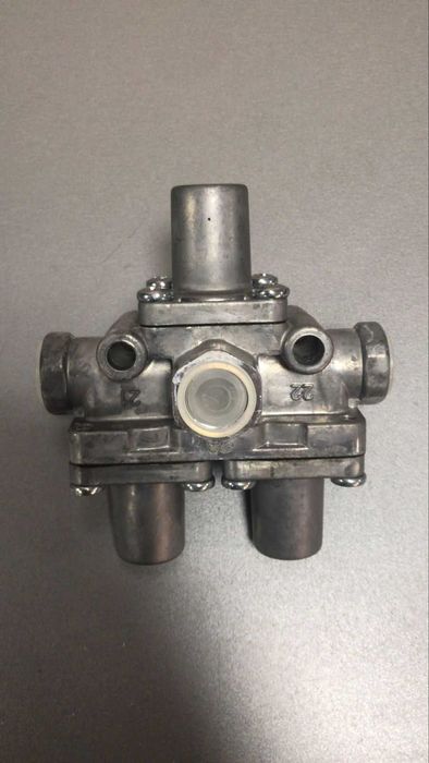 Клапан защитный тройной КамАЗ