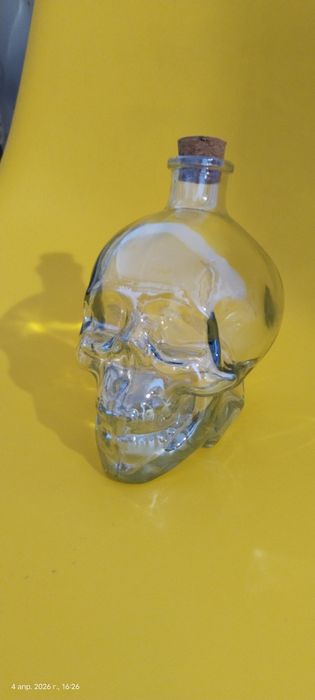 продается череп стеклянный для хэллоуина, декорации