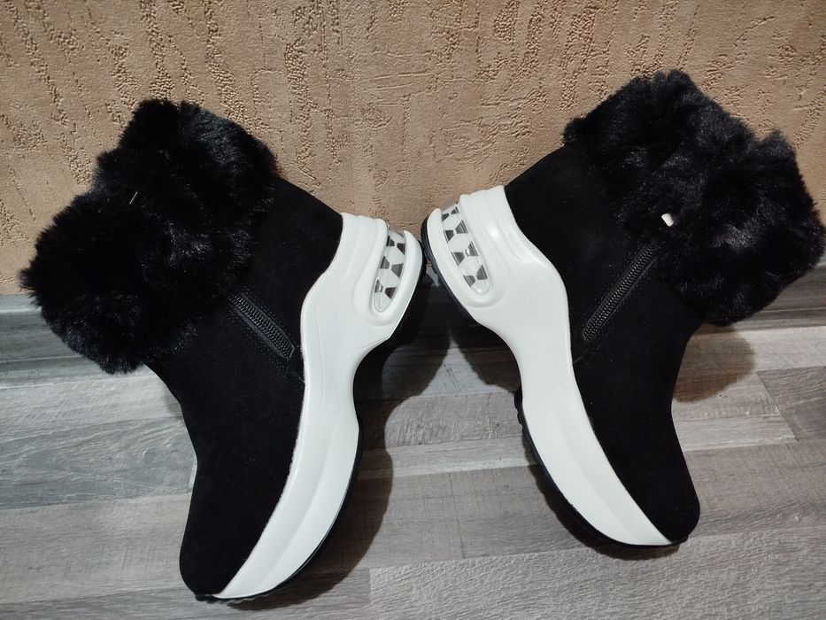 Дамски боти с цип