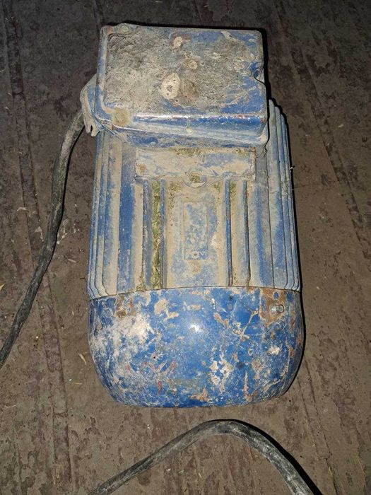 18 kv suv nasos sotiladi ishlab turgan nasos komplekt