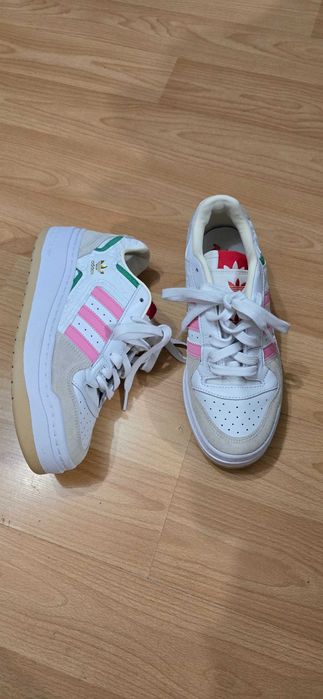 Adidas 38.5-дамски кецове