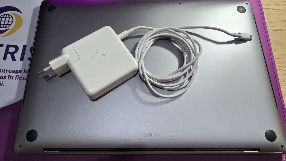 MacBook Pro 16 inch 2019 i9 2,3GHz 32GB 1TB video 4GB A2141 spacegary