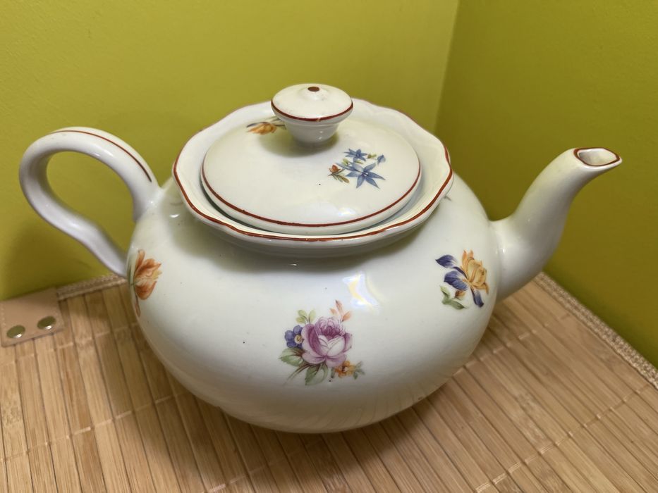 Порцеланов чайник