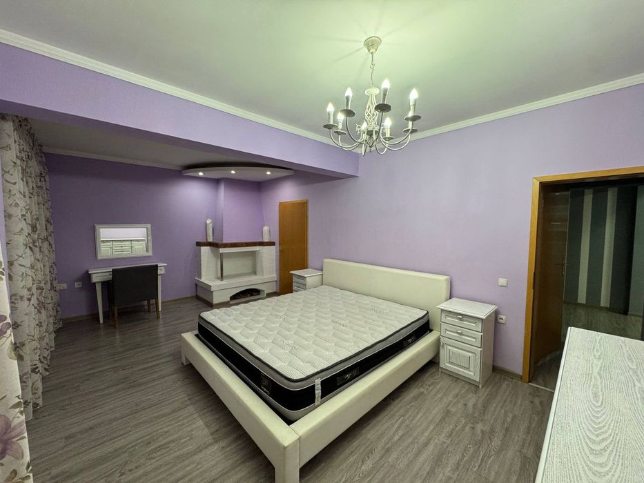 Квартира на Ойбек Банковская 4/7/9 общ пл 182м  с обстановкой