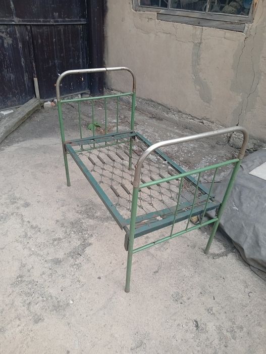 Продам кроватку металлическую