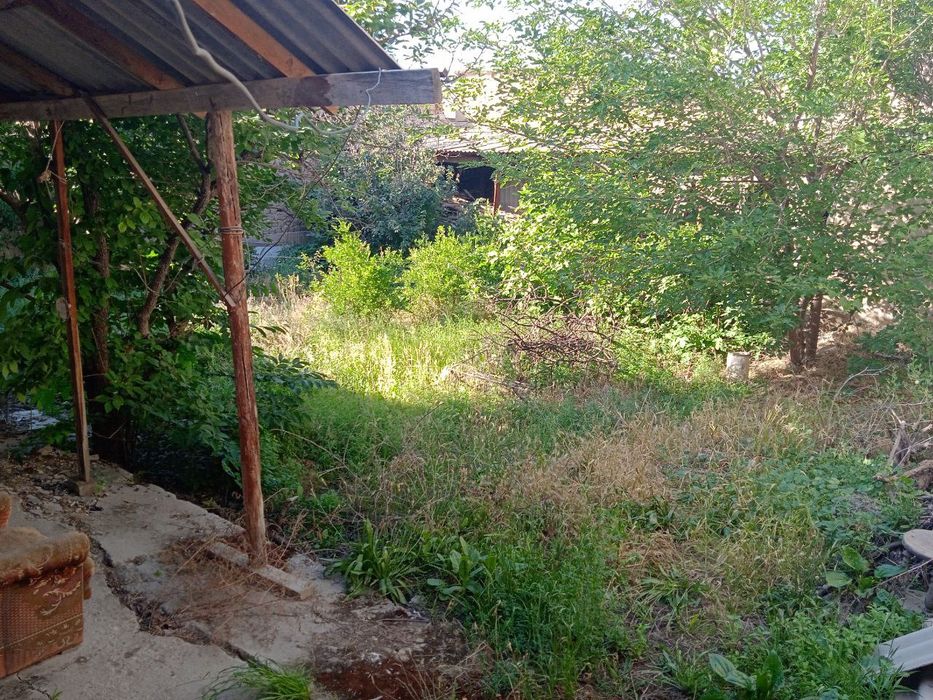 Uy sotiladi shaxar qoq markazidan