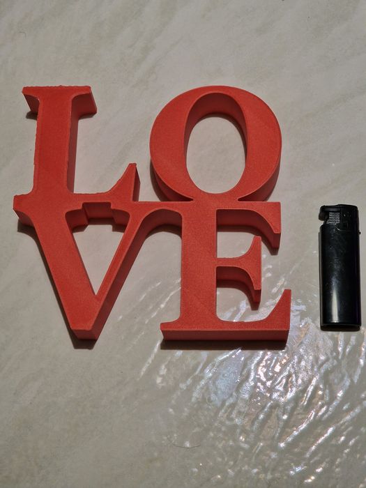 Надпис LOVE пластмасов - подарък любимия човек