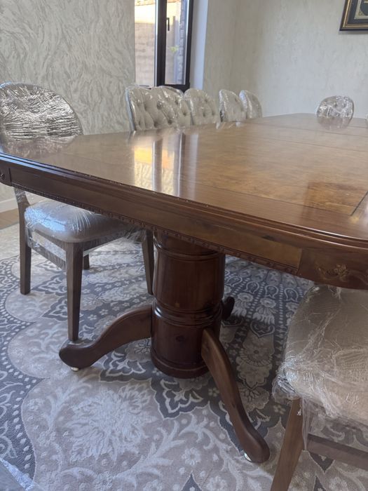 Стол для гостиной