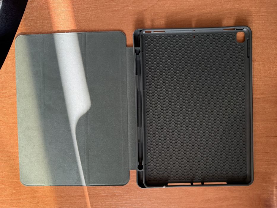 Чехол для iPad 10.2