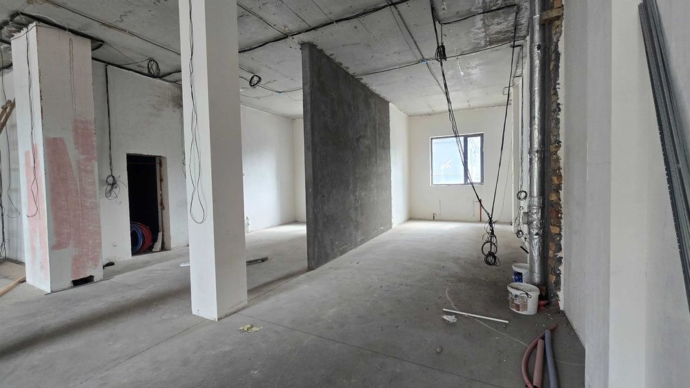 СДАЁТСЯ ТОРГОВОЕ ПОМЕЩЕНИЕ за 20 у.е. за кв/м в центре