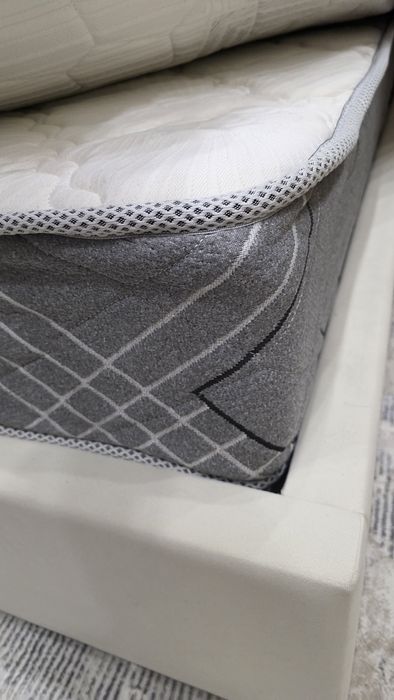 Кровать с матрасом 180х200