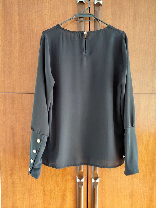 Елегантна дамска блуза с дълъг ръкав