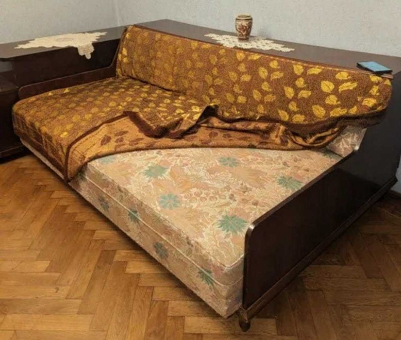 Recamier/Canapea extensibila vintage +lada de zestre –stare perfecta