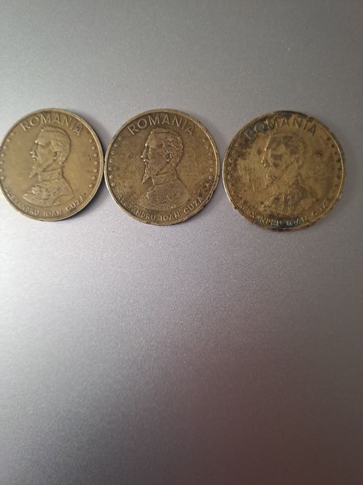 Vand monede 50/100 lei