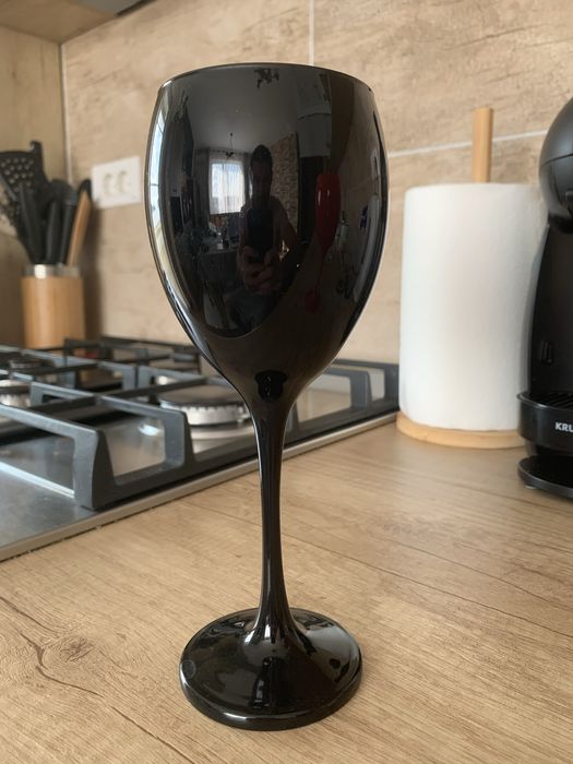 Set 4 pahare vin din sticla rosu / negru