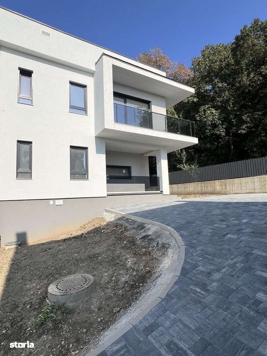 Casă  lângă pădurea Barcului in Dezmir