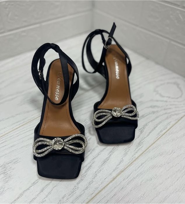 Женская босоножки