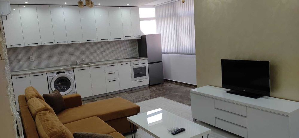 Дава се под наем Двустаен апартамент в Кърджали, Център - 50 кв.м за 255 € - Снимка #2