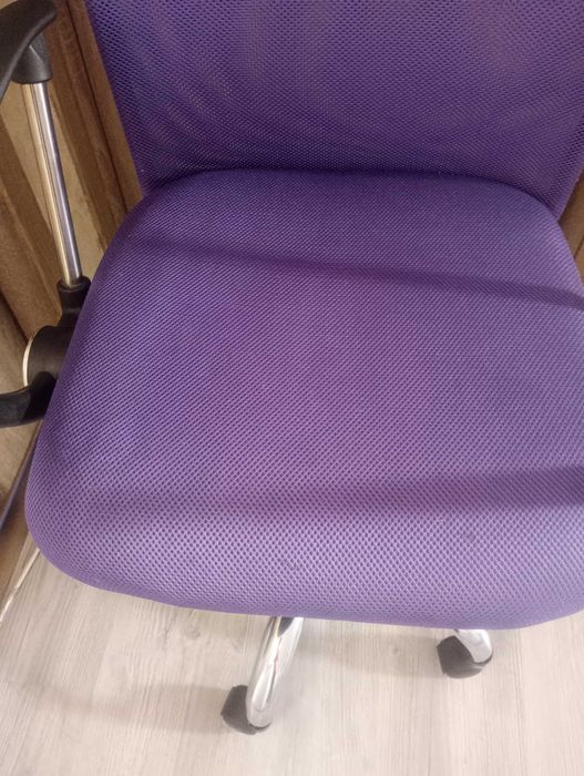 Scaun de birou rotativ