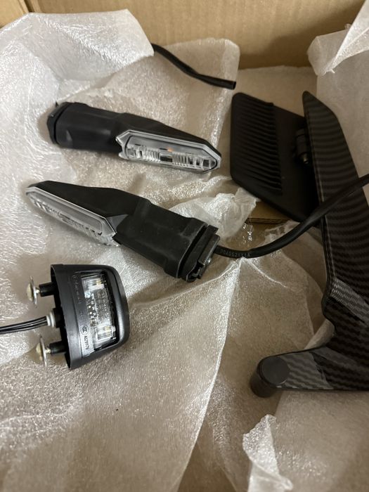 2025 Kawasaki Z900 - части спойлери фар аксесоари