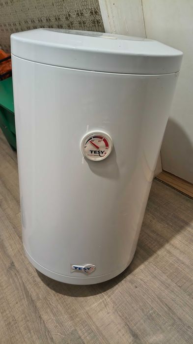 Продавам бойлер Теси 80л,2000W