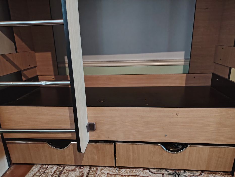 2 ta etajli bolalar uchun divan