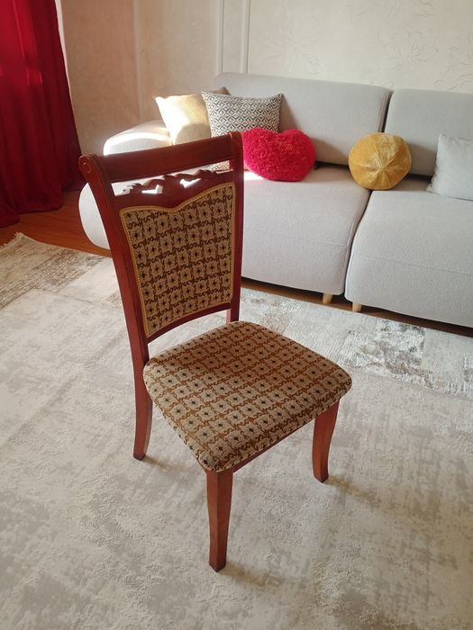 Стулья для обеденной зоны.