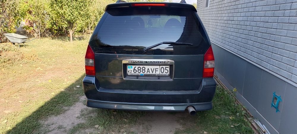 Mitsubishi space wagon