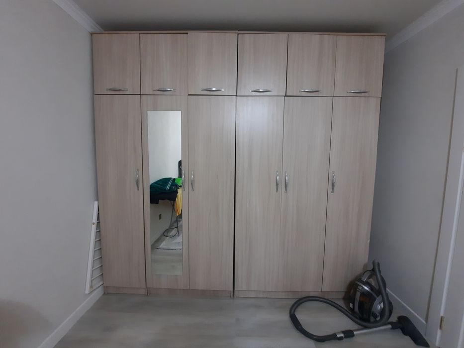 Продам шкаф,полки и диван (пылесос в подарок)