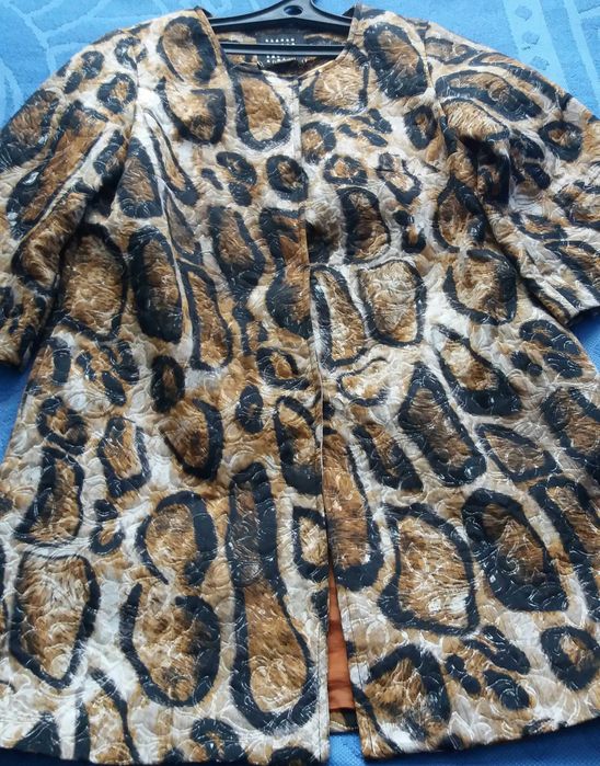 Продам женский плащ  48 размер цена 5000