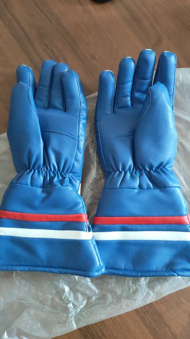 Перчатки хоккейные