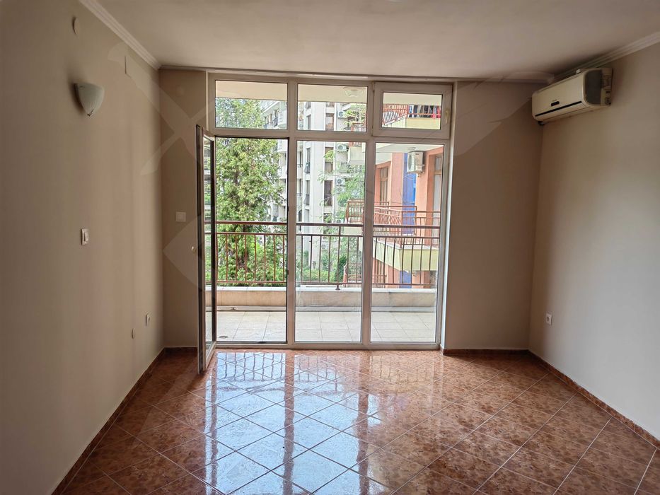 Продава се Двустаен апартамент в к.к. Слънчев бряг - 60 кв.м за 984 €/кв.м - Снимка #1